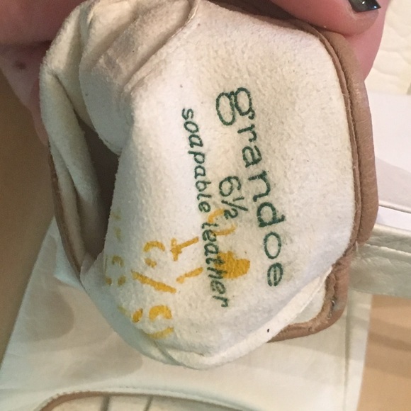 Vintage White Leather Gloves - Picture 3 of 3